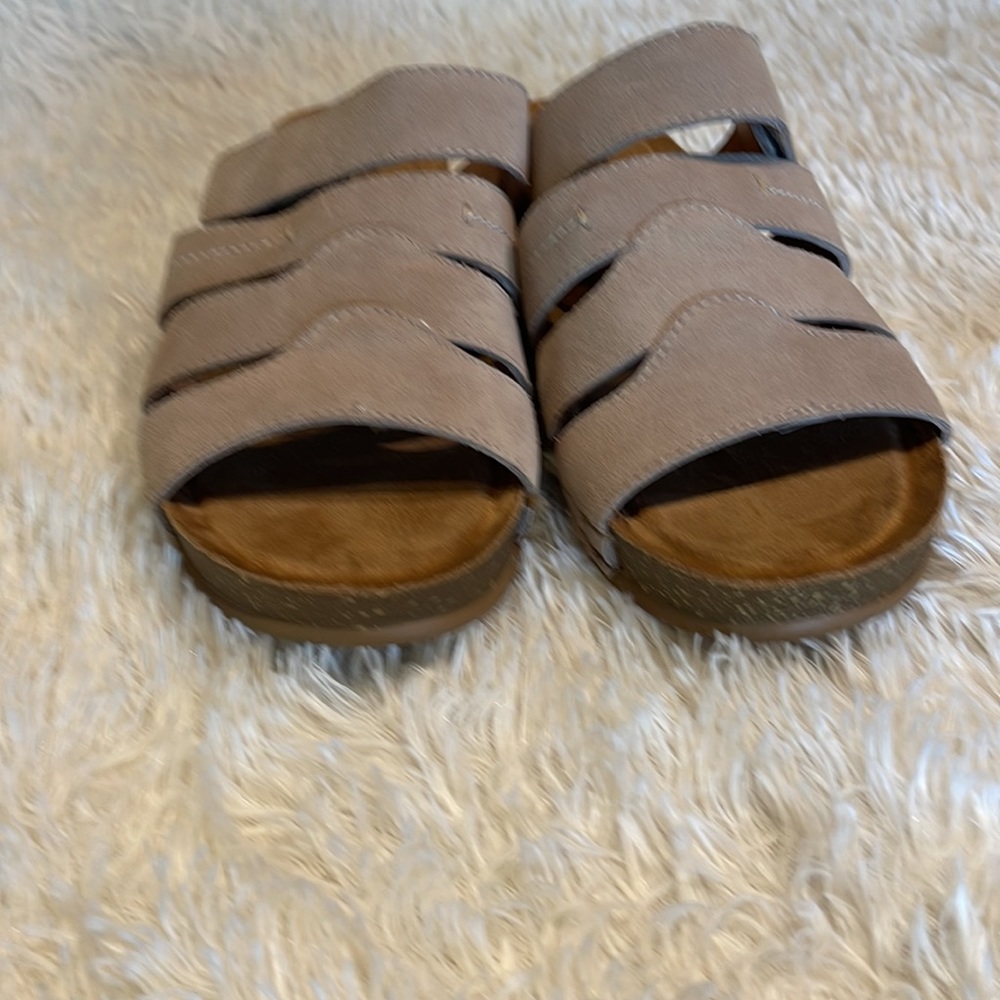 White mountain slip on sandals - Picture 2 of 6